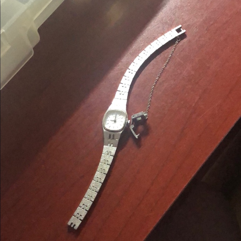 Beautiful watch needs to be fixed Deimos quartz